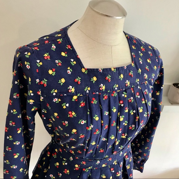 Vintage 1970s Cotton Peasant Top, Navy Blue Floral, Size Small - Picture 3 of 10